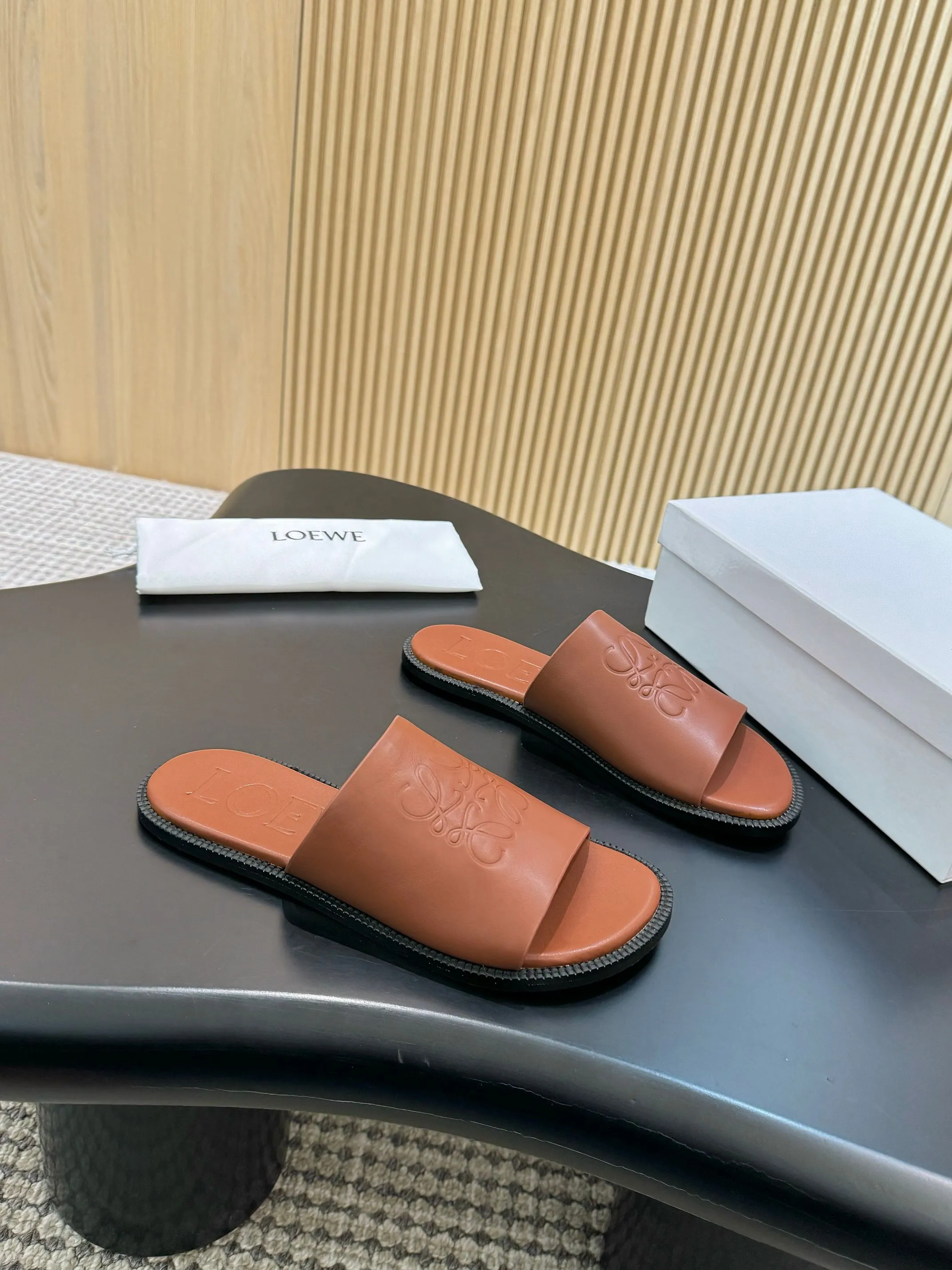 👟👟Ex-factory price 340👟👟 Genuine leather sole +40 LOEWE 25th spring and summer new style, same style for men and women, six colors to choose from. Code number:35-45